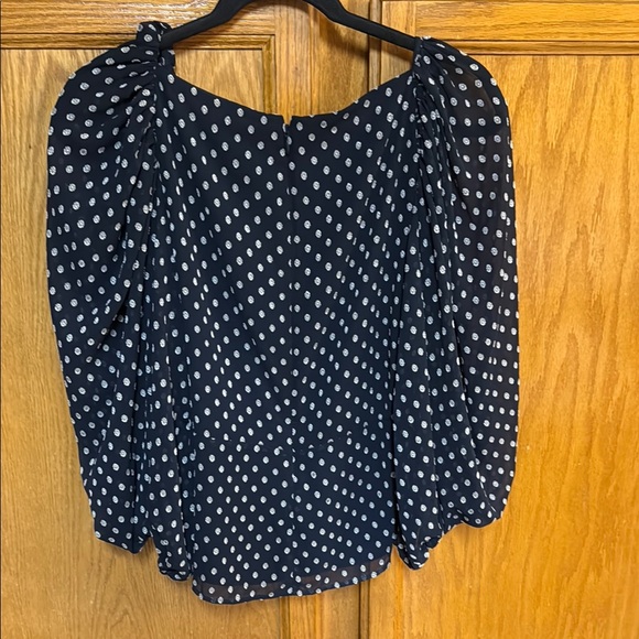 Express Blue and White Blouse with Elegant Design - Picture 4 of 4